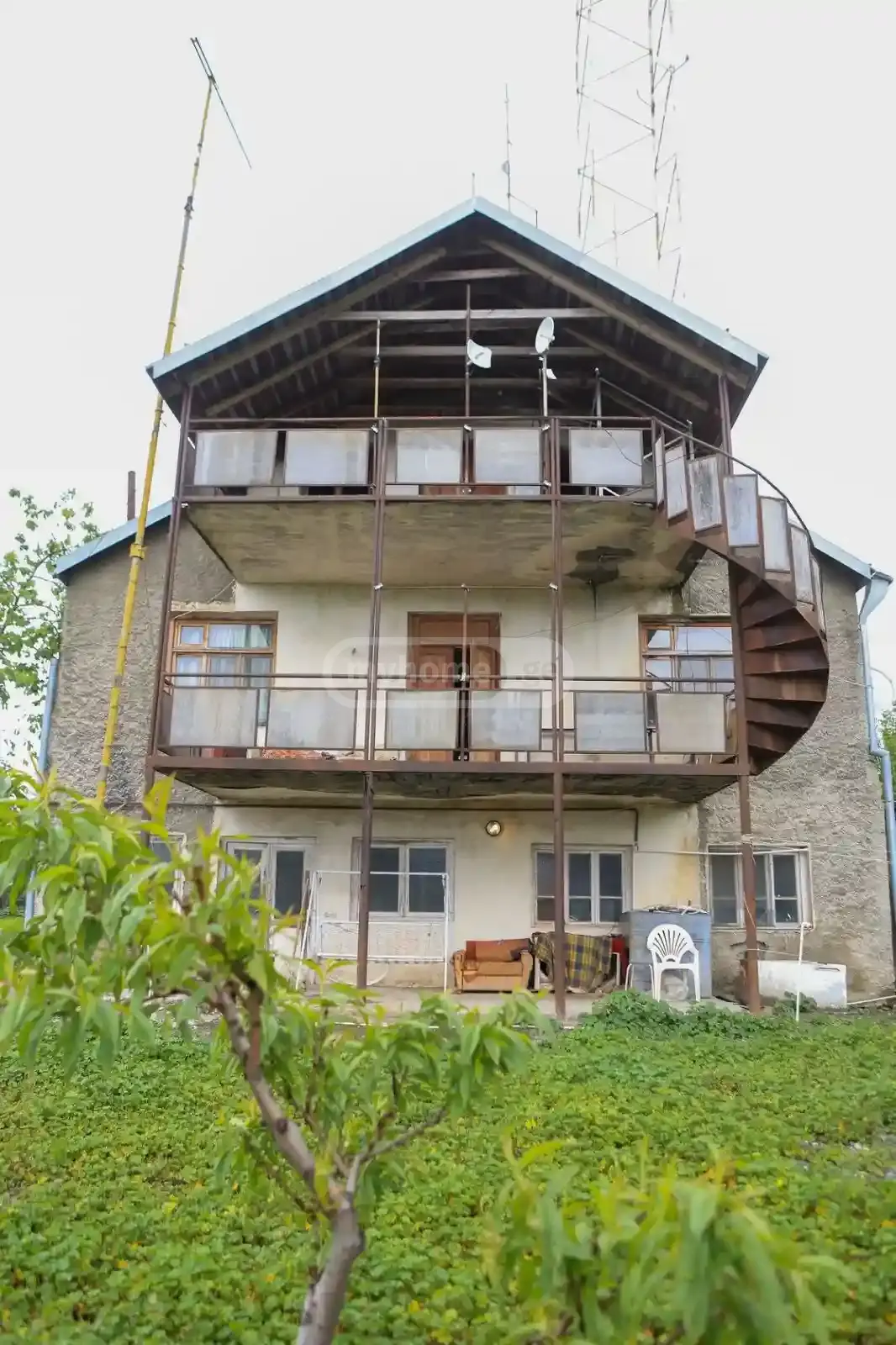 იყიდება 8-ოთახი კერძო სახლი view 2