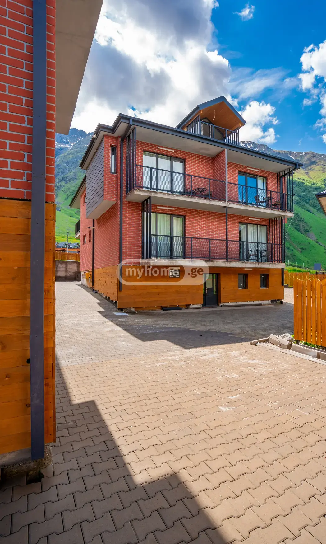 Продажа 2-комната Квартира view 1