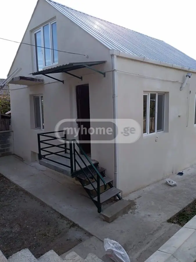 5 Room Private House For Sale view 2