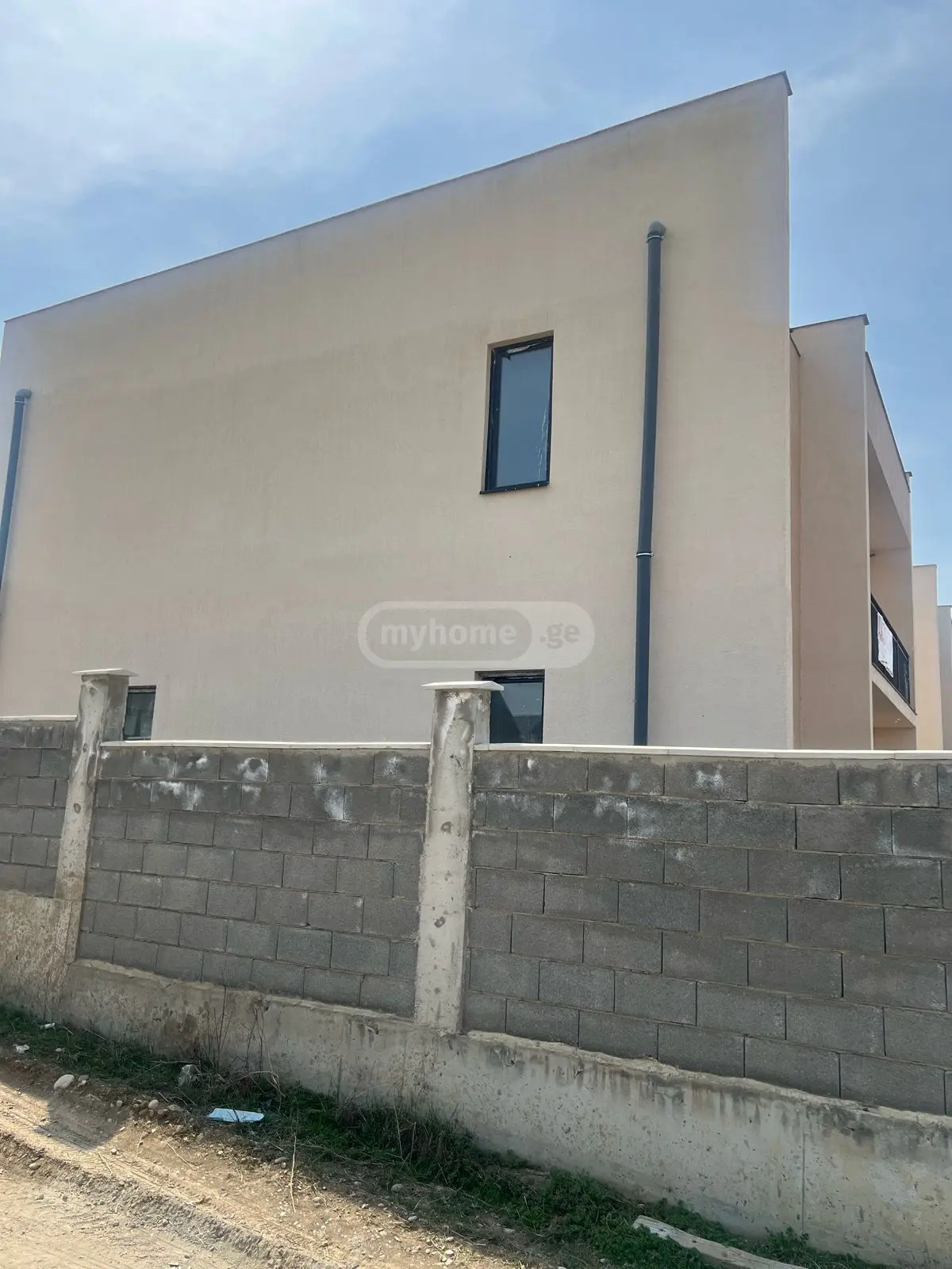 6 Room Country House For Sale view 2