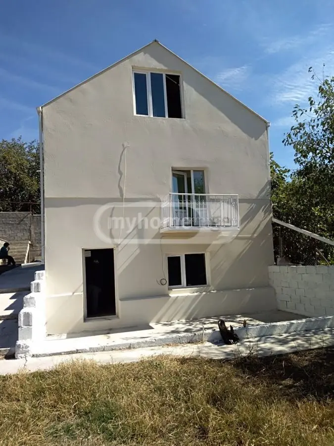 5 Room Private House For Sale view 3