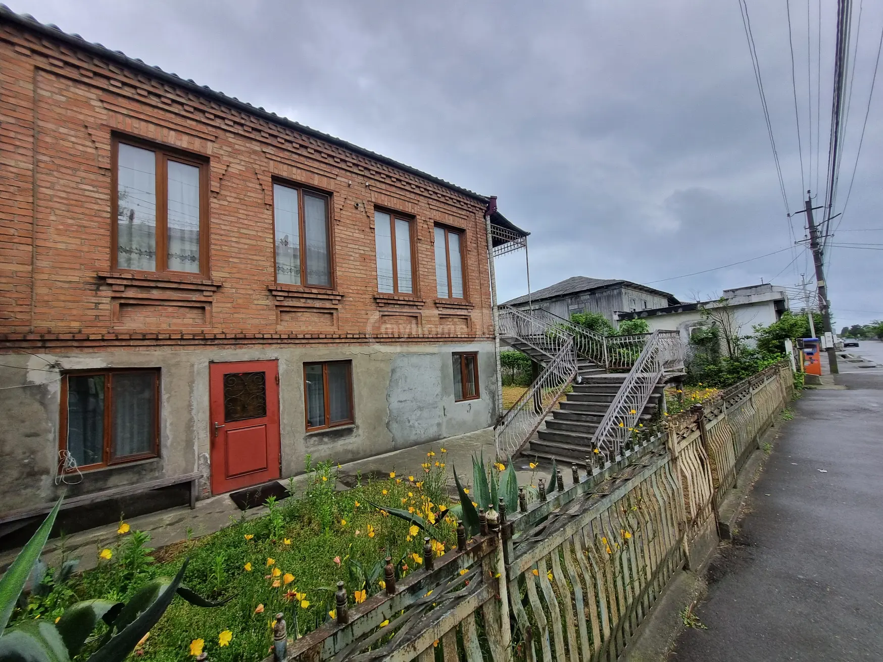 6 Room Private House For Sale view 3
