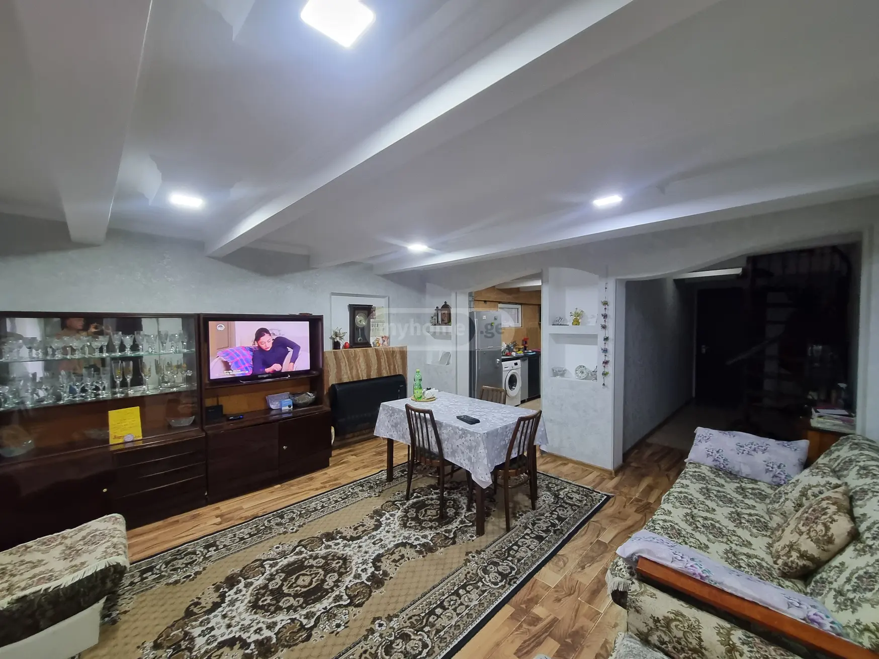 6 Room Private House For Sale view 2