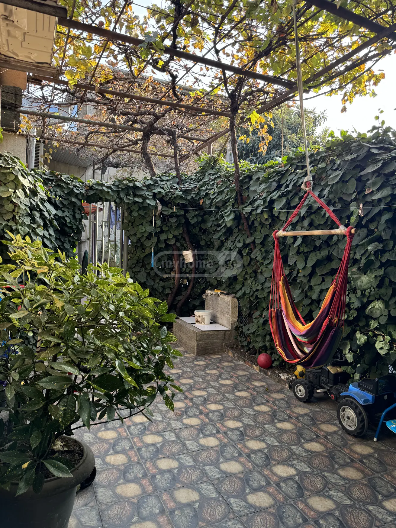 6 Room Private House For Sale view 3