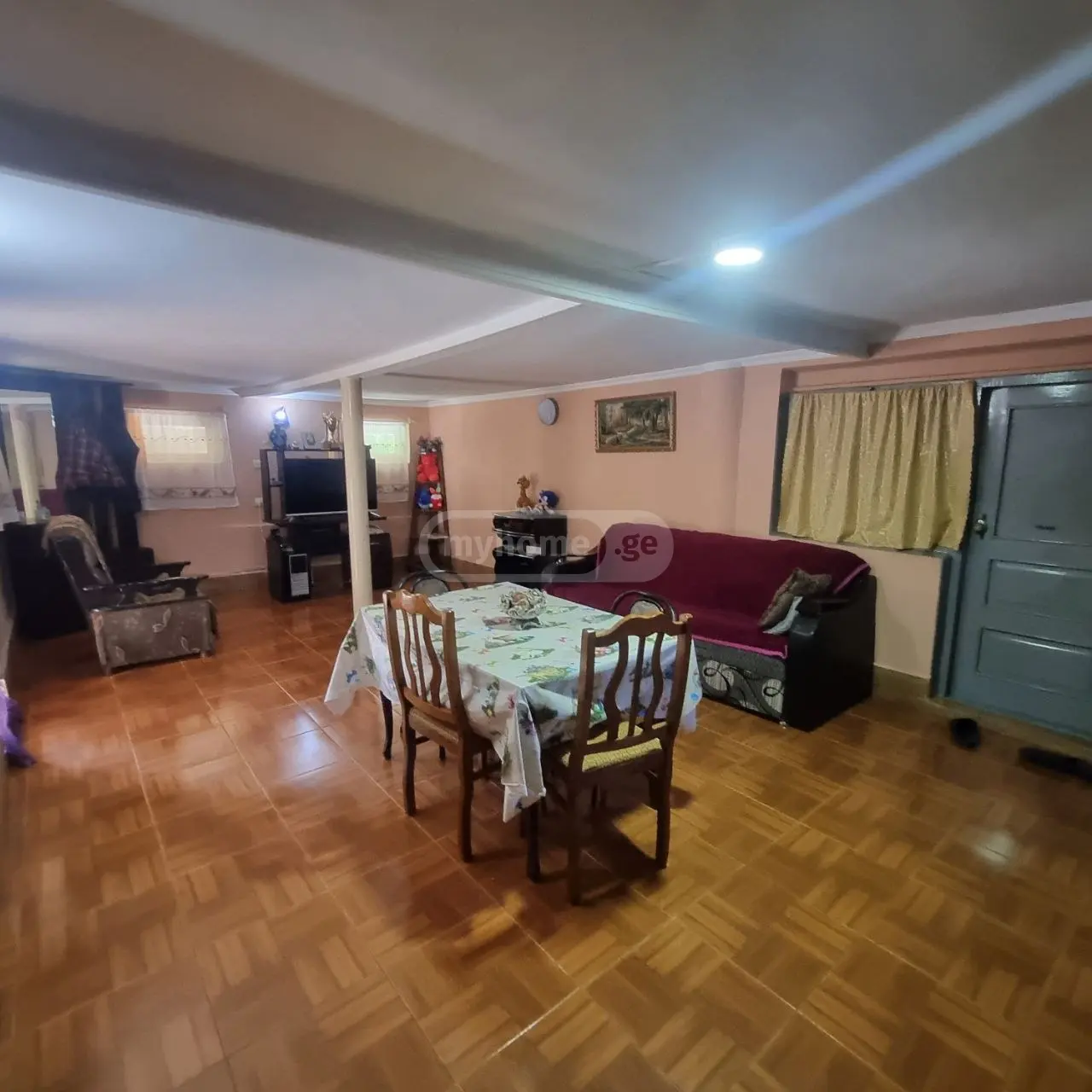 6 Room Private House For Sale view 2