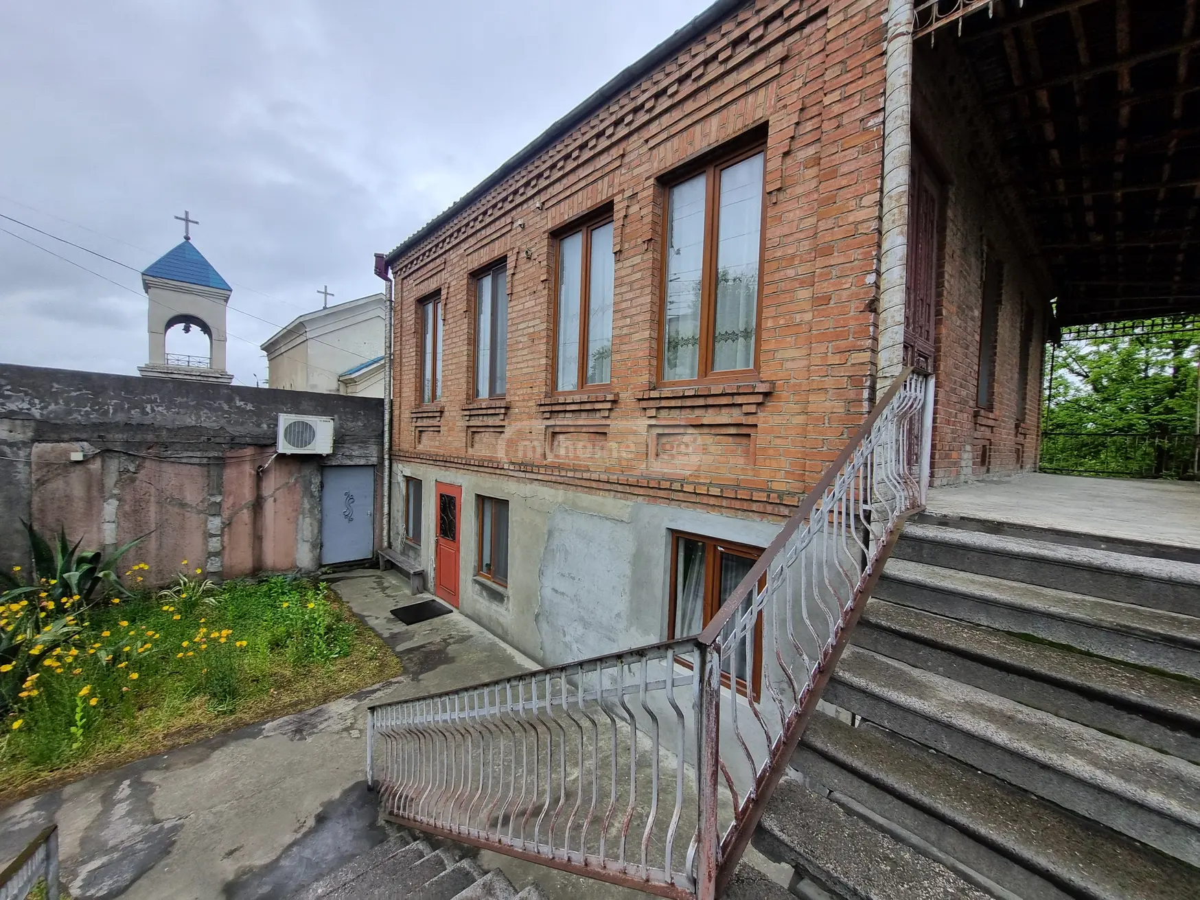 6 Room Private House For Sale view 1