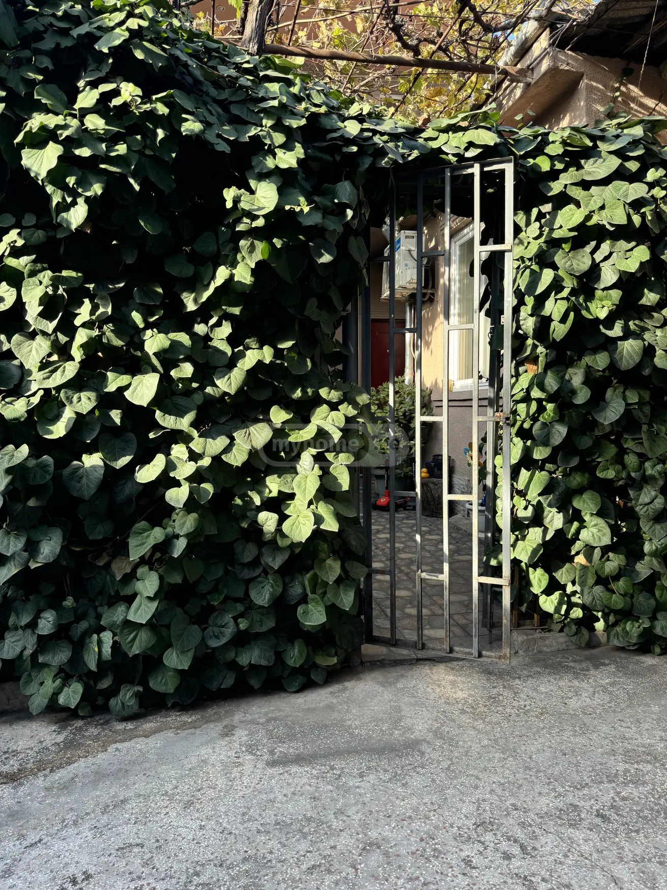 6 Room Private House For Sale view 2