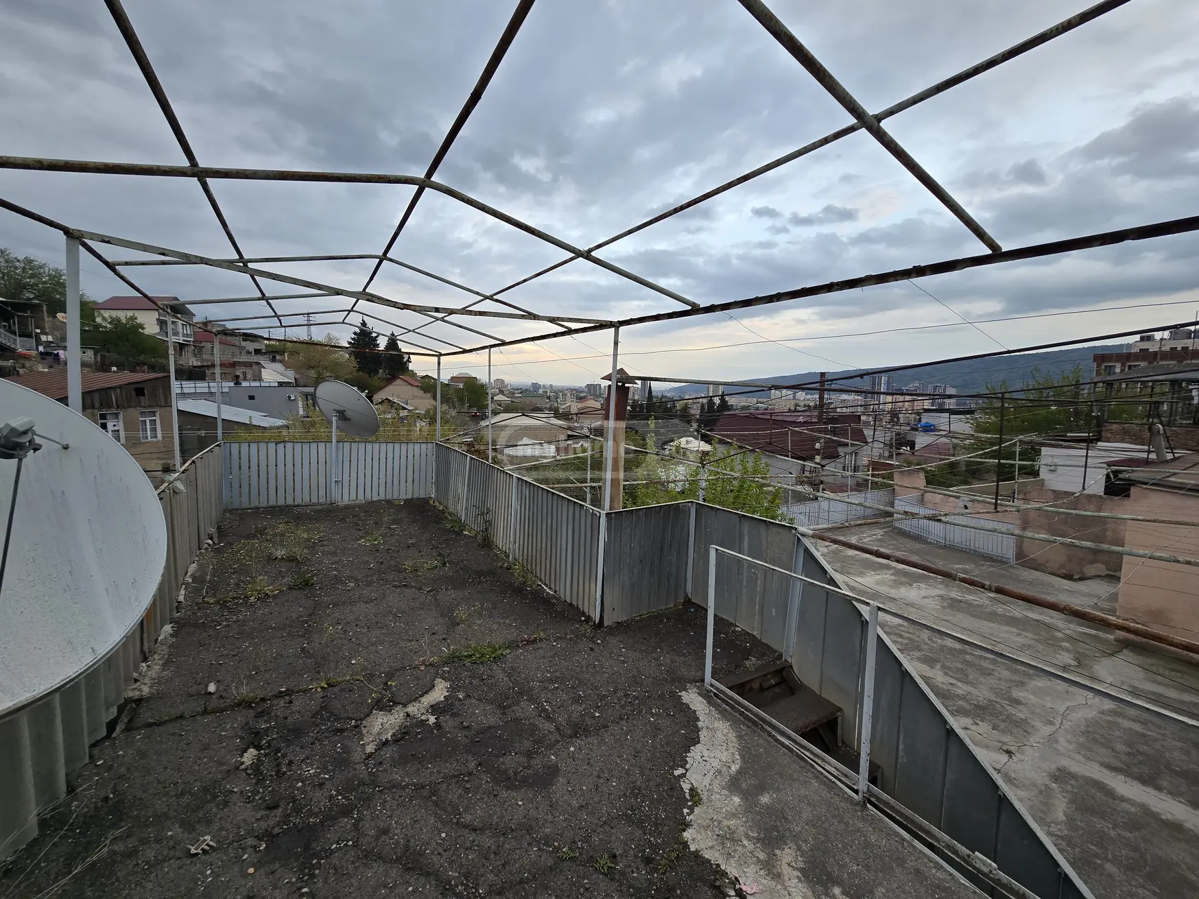 6 Room Private House For Sale view 2