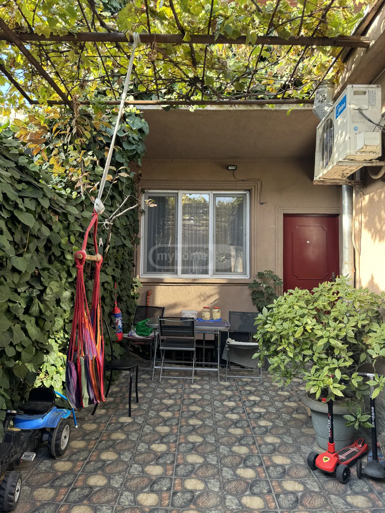 6 Room Private House For Sale view 4