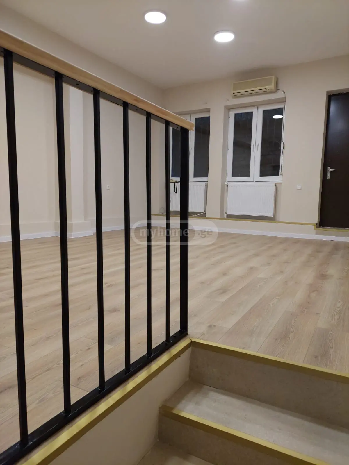 Office Commercial Area For Rent In Vera view 3