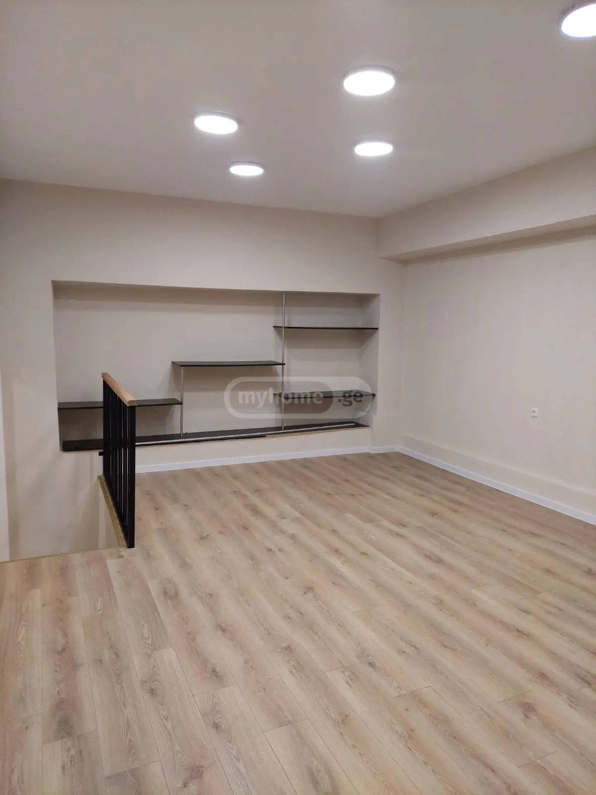 Office Commercial Area For Rent In Vera view 2