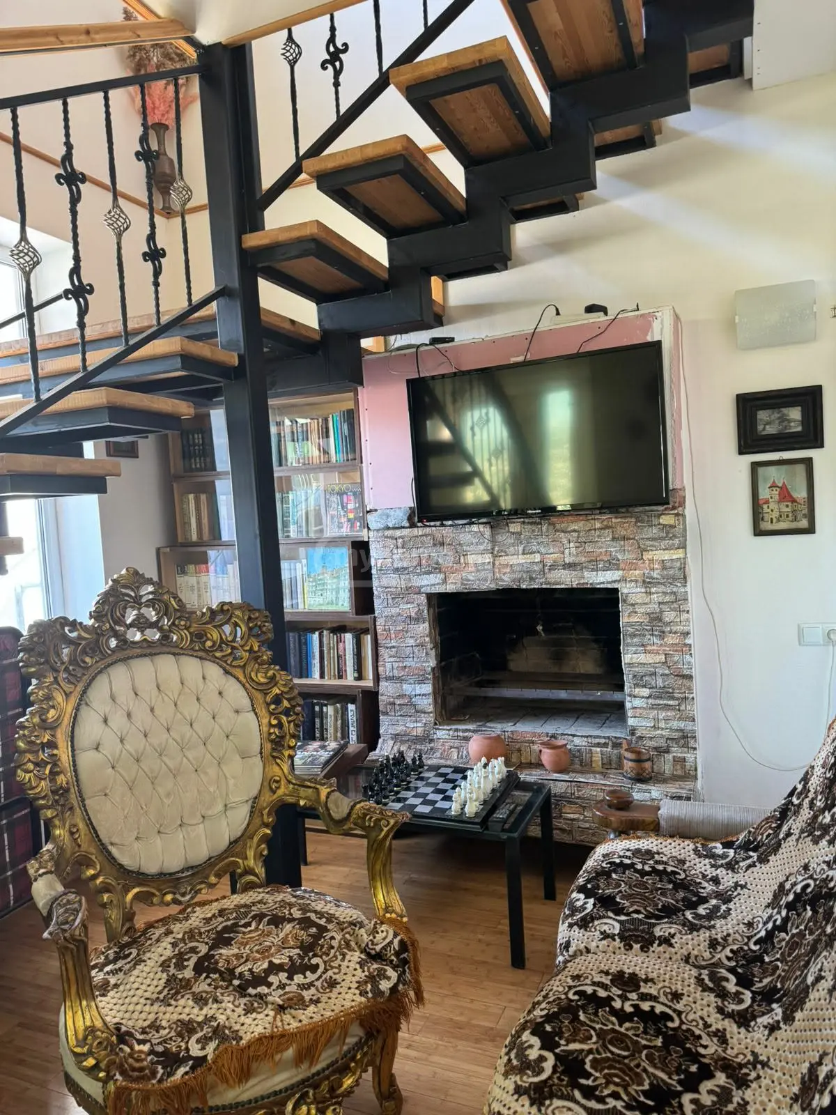 10+ Room Private House For Sale In Mtatsminda view 3