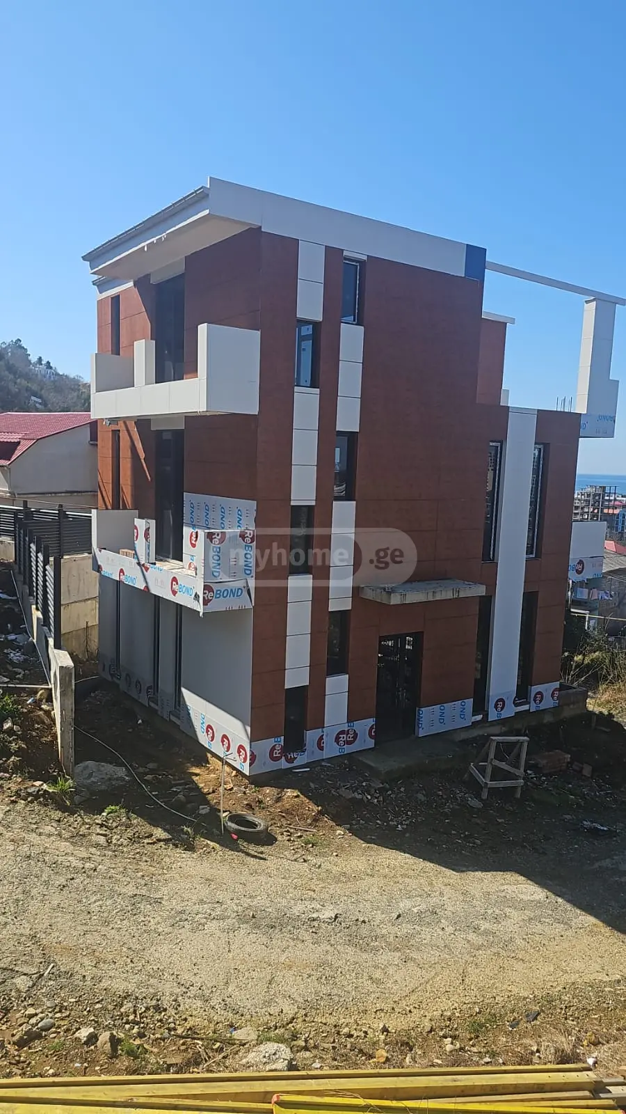 6 Room Private House For Sale view 2