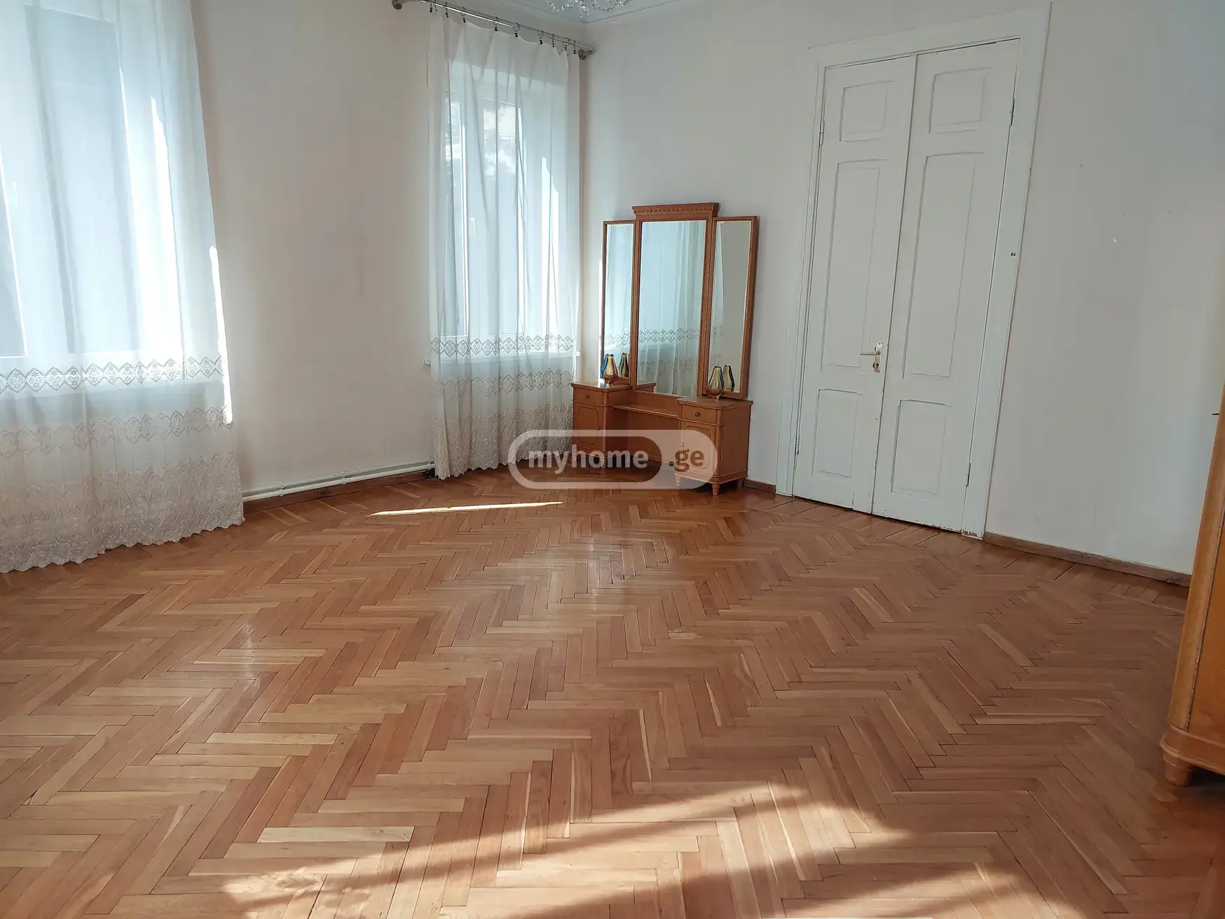 7 Room Private House For Rent In Vake view 10