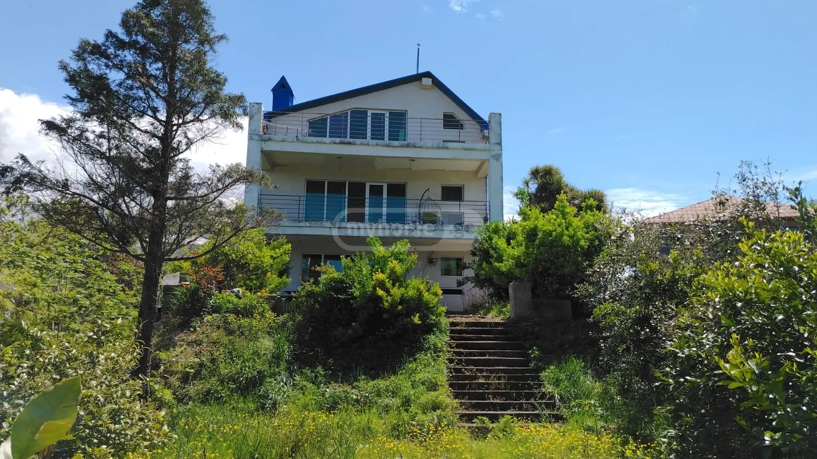 7 Room Private House For Sale view 3