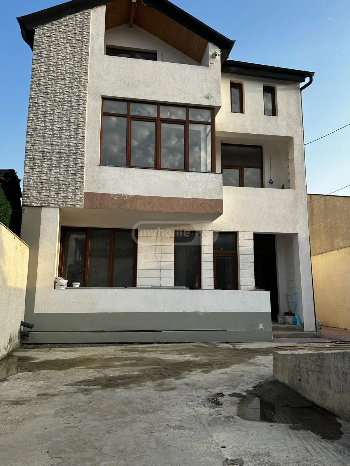 10+ Room Private House For Sale In Isani view 5