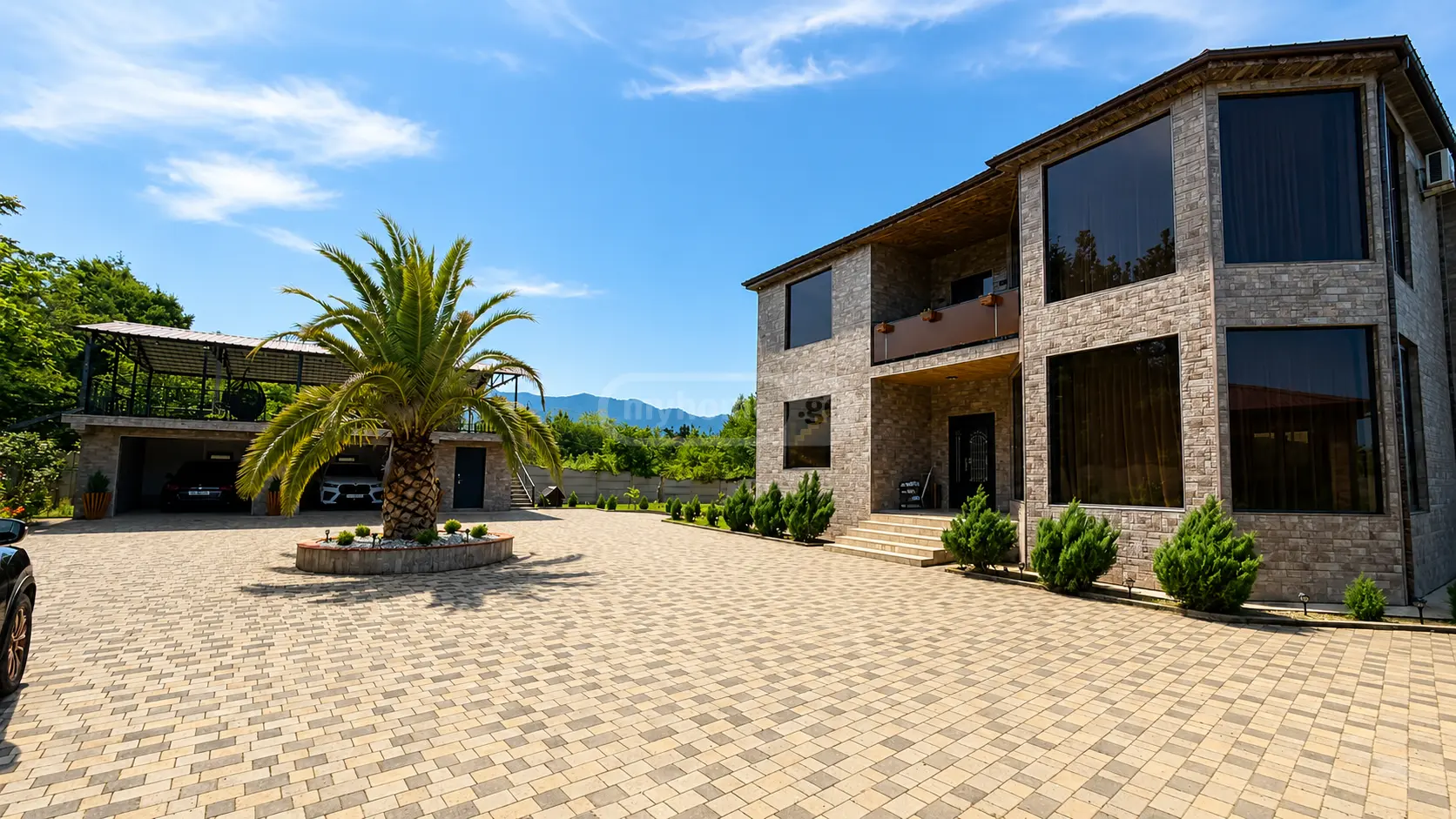 8 Room Private House For Sale view 1