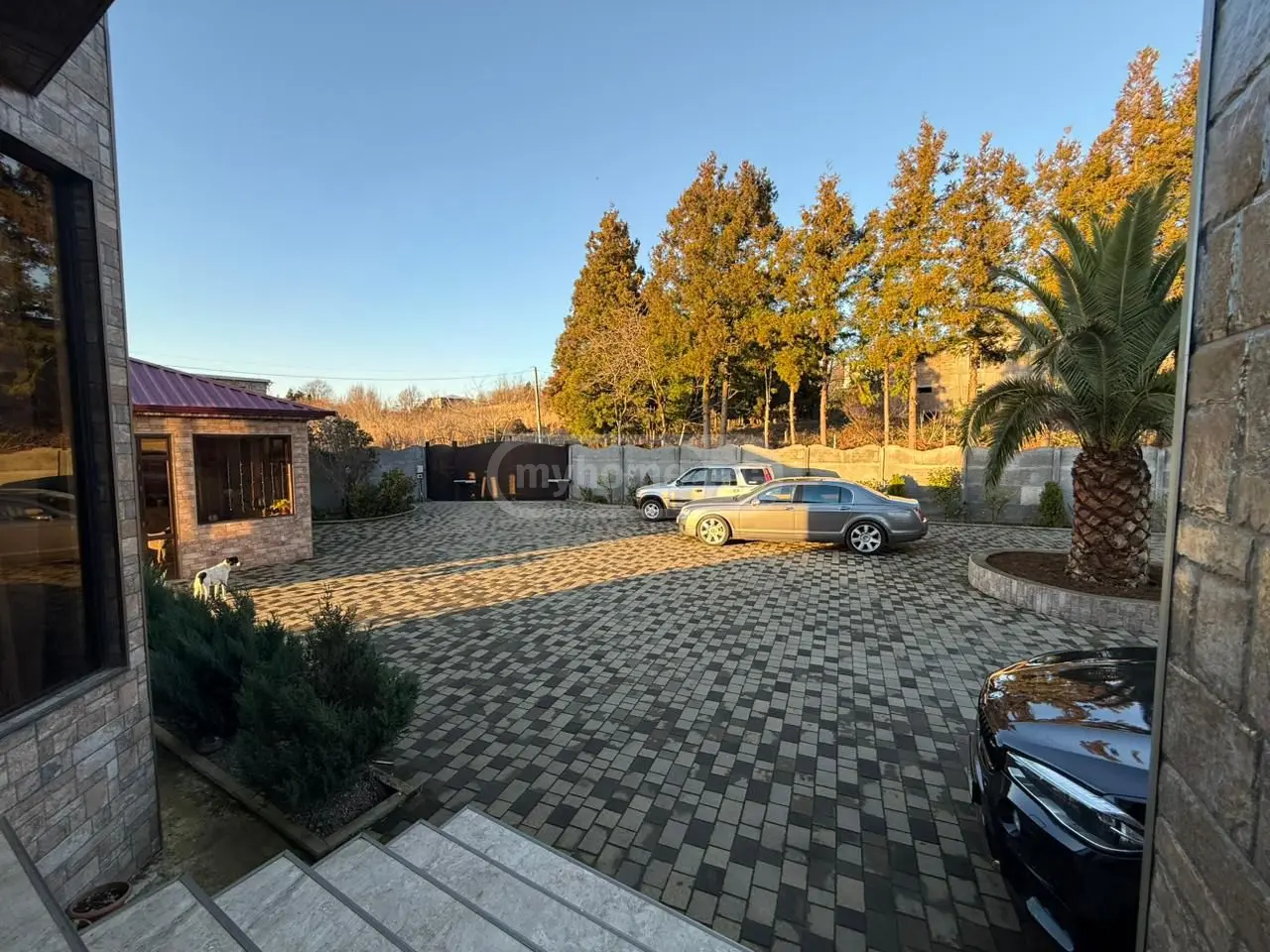 8 Room Private House For Sale view 16