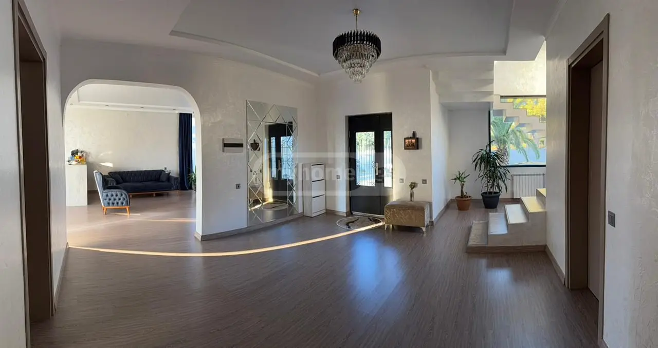 8 Room Private House For Sale view 12