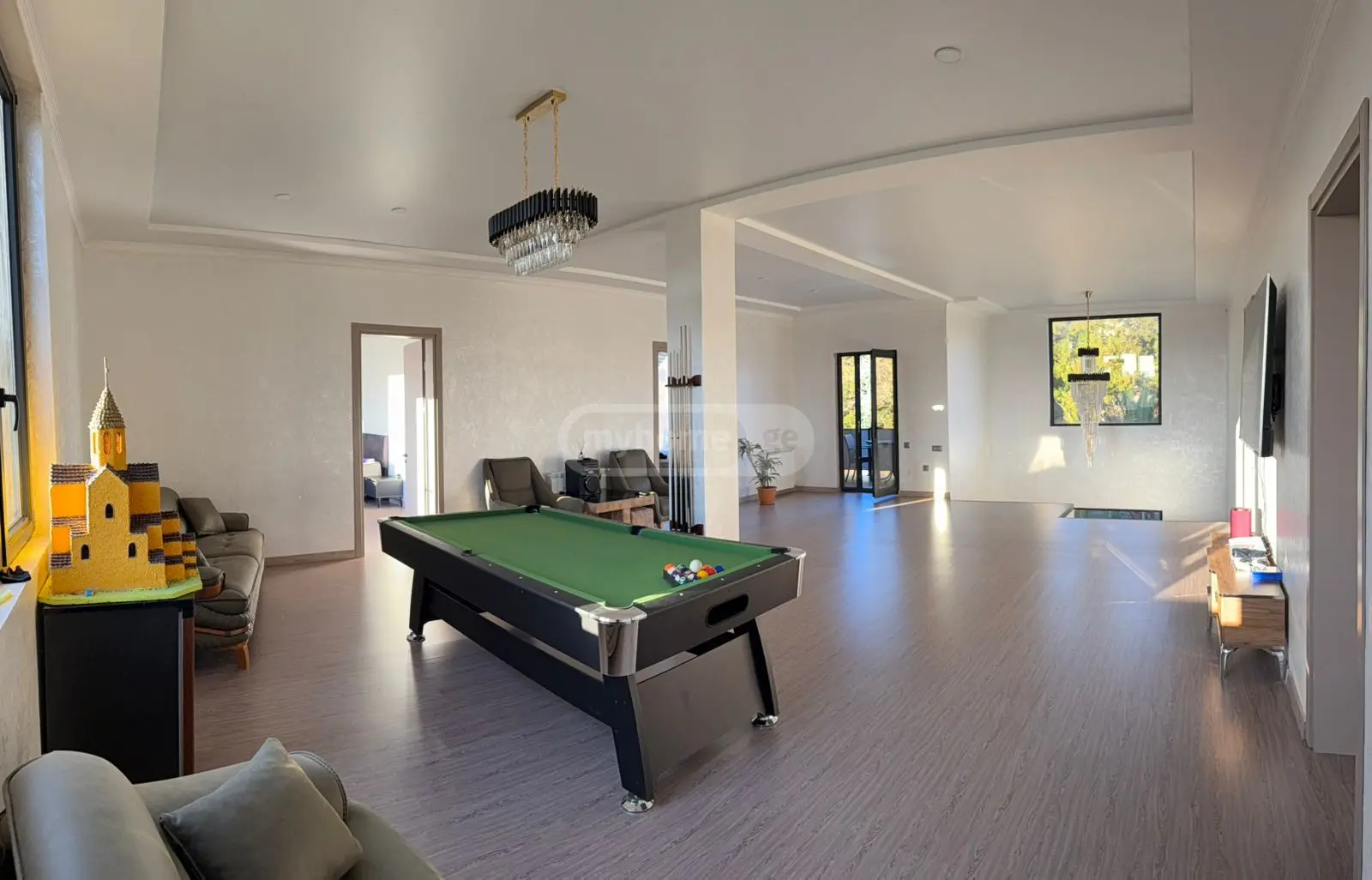 8 Room Private House For Sale view 11