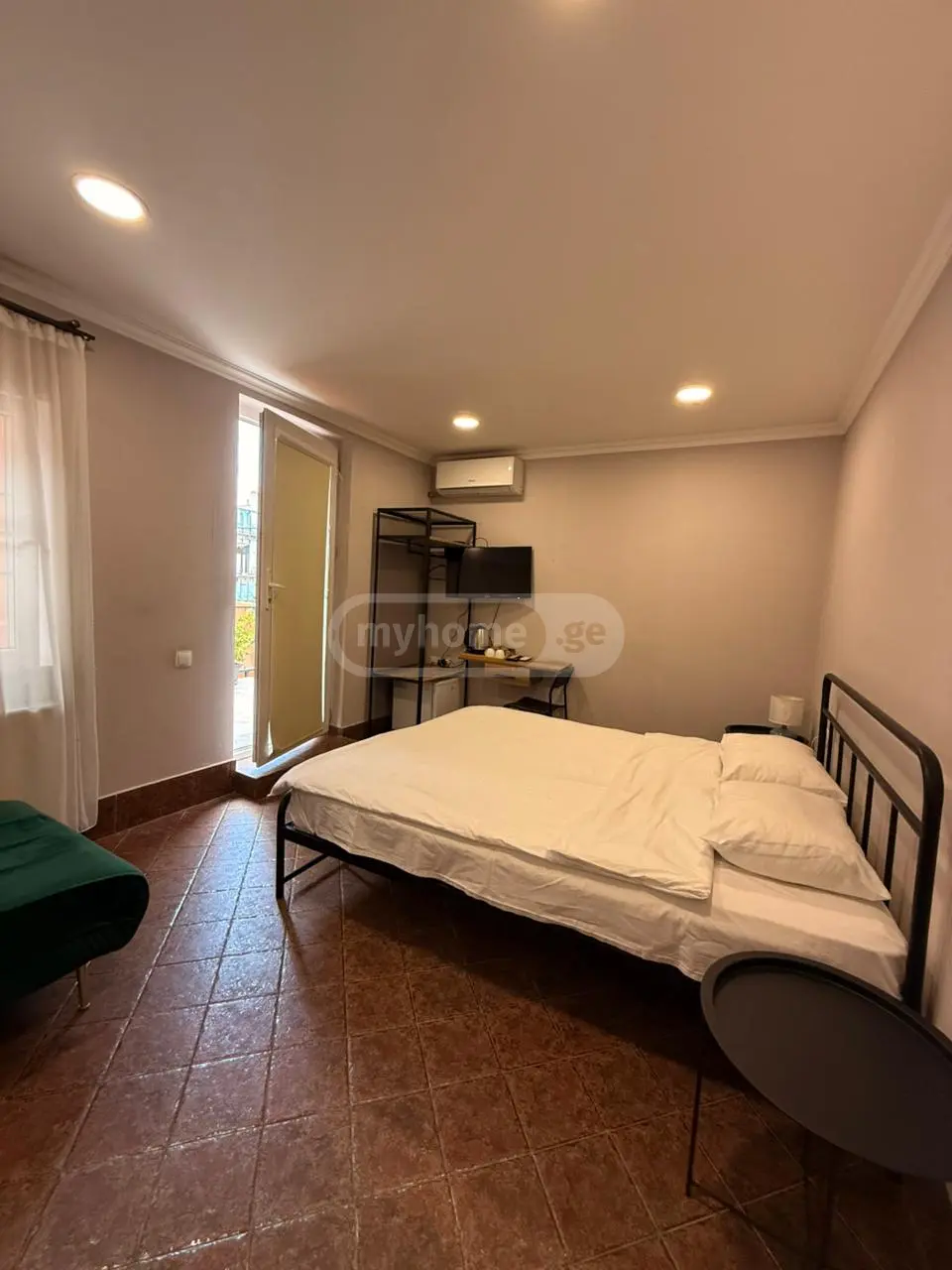 6 Room Private House For Sale view 2