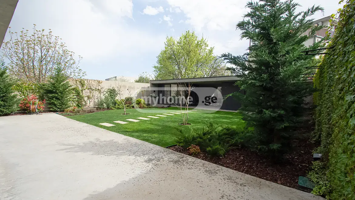 7 Room Private House For Sale view 6