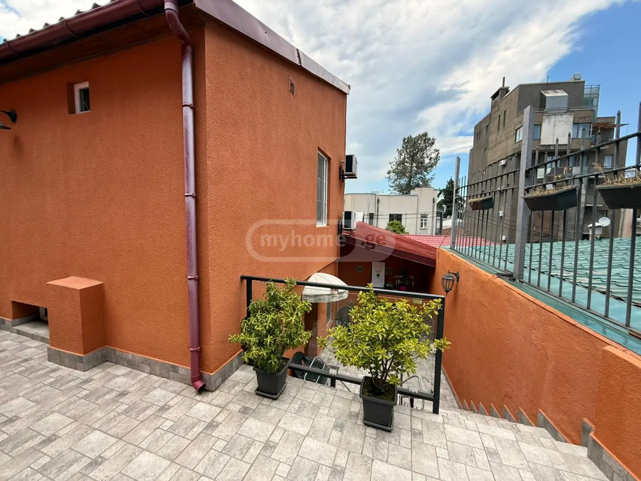 6 Room Private House For Sale view 4