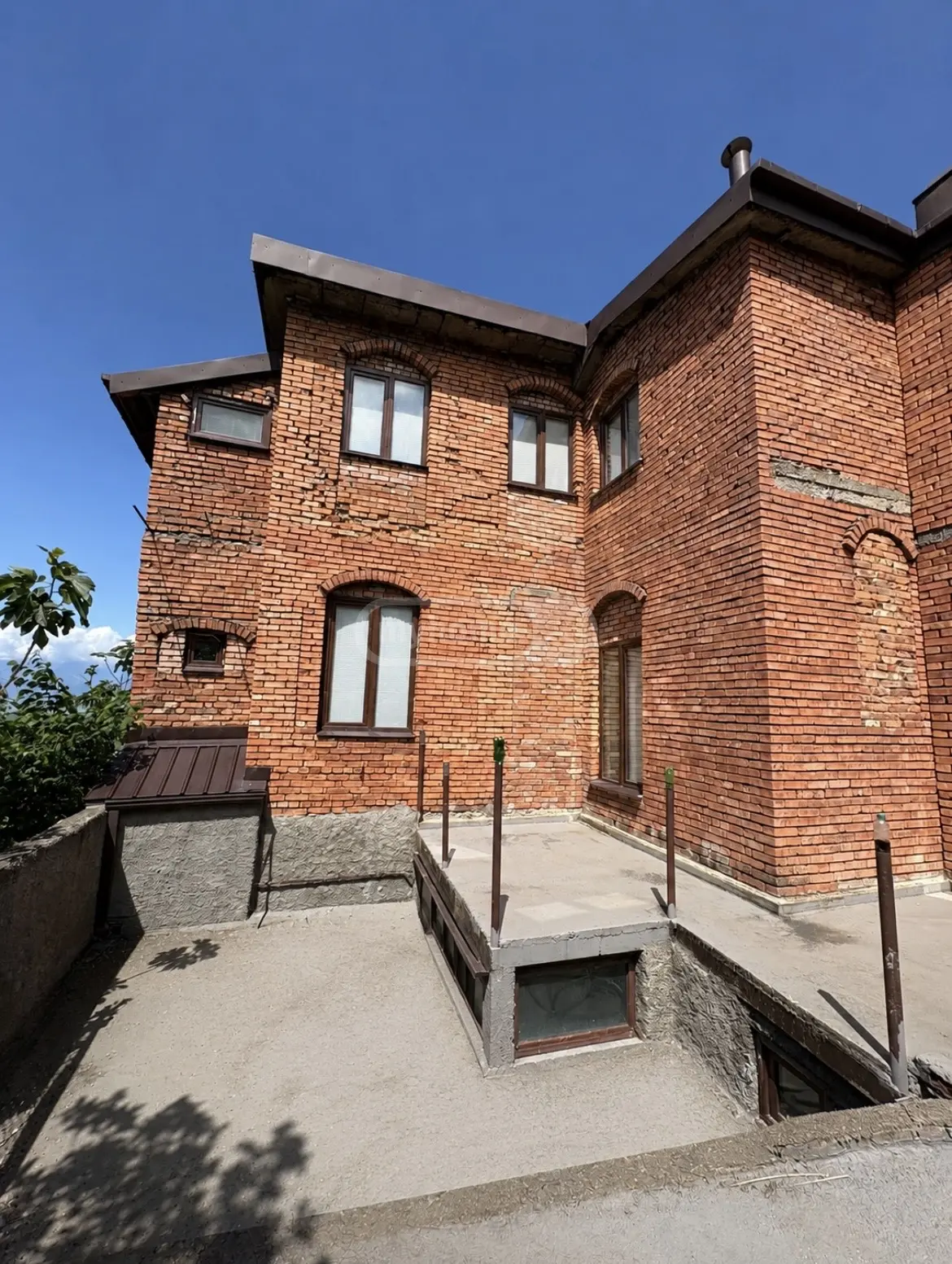 10+ Room Hotel For Rent In Telavi view 2