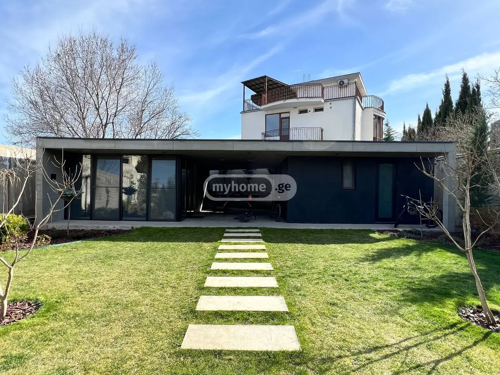 7 Room Private House For Sale view 2