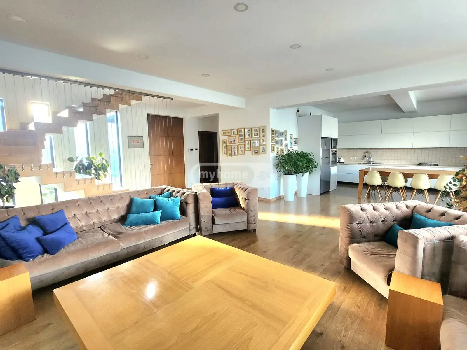 7 Room Private House For Sale view 3