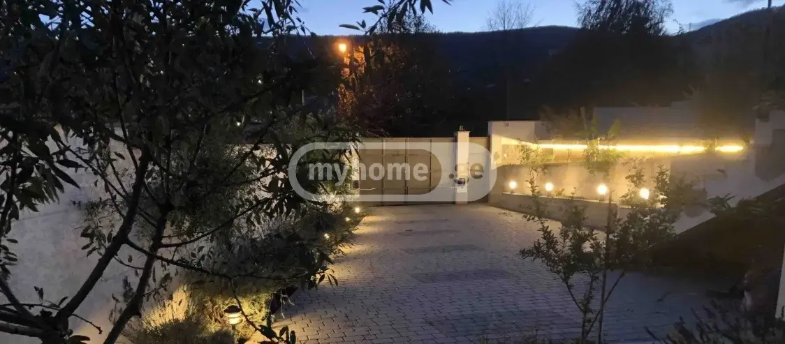 5 Room Private House For Rent In Sololaki view 11