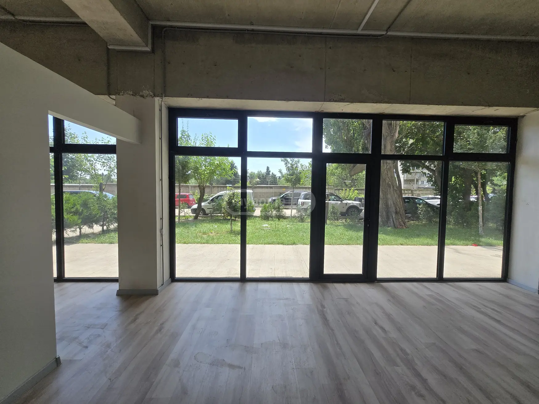 Universal Commercial Area For Rent In Samgori view 4