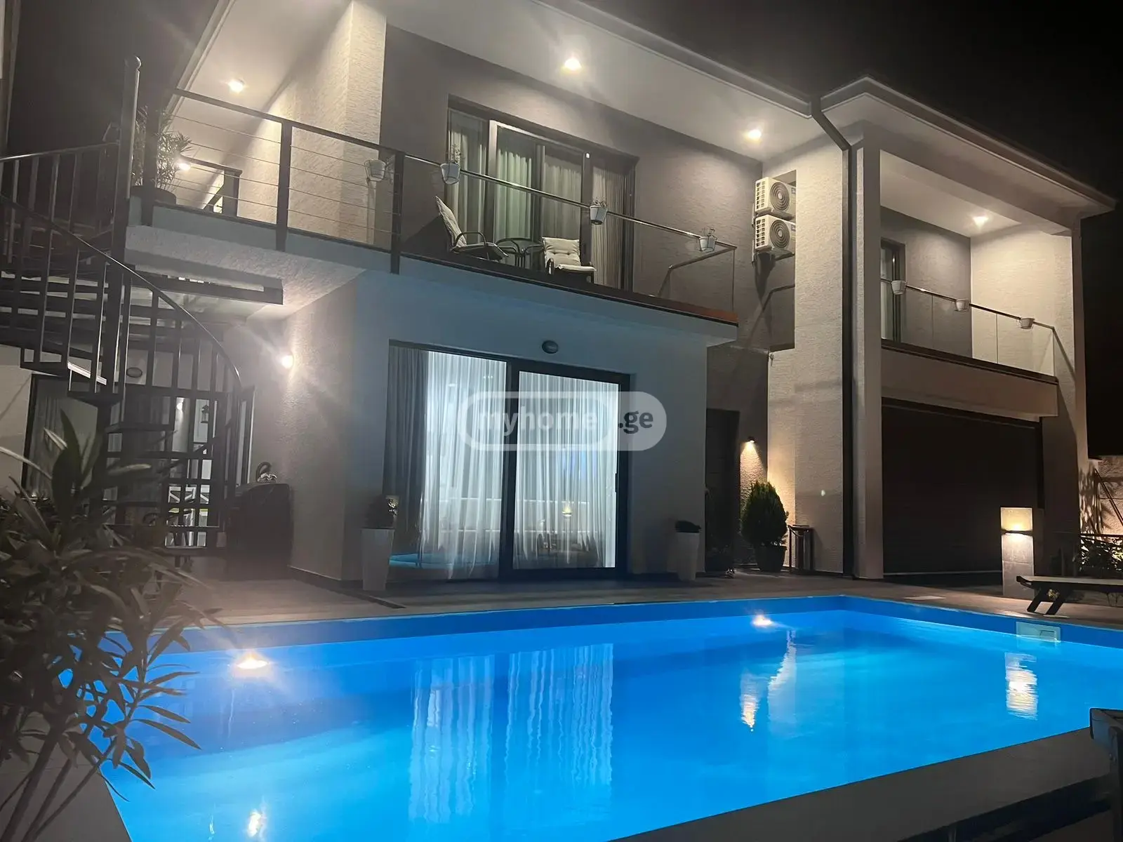 6 Room Private House For Rent In Mtatsminda view 1