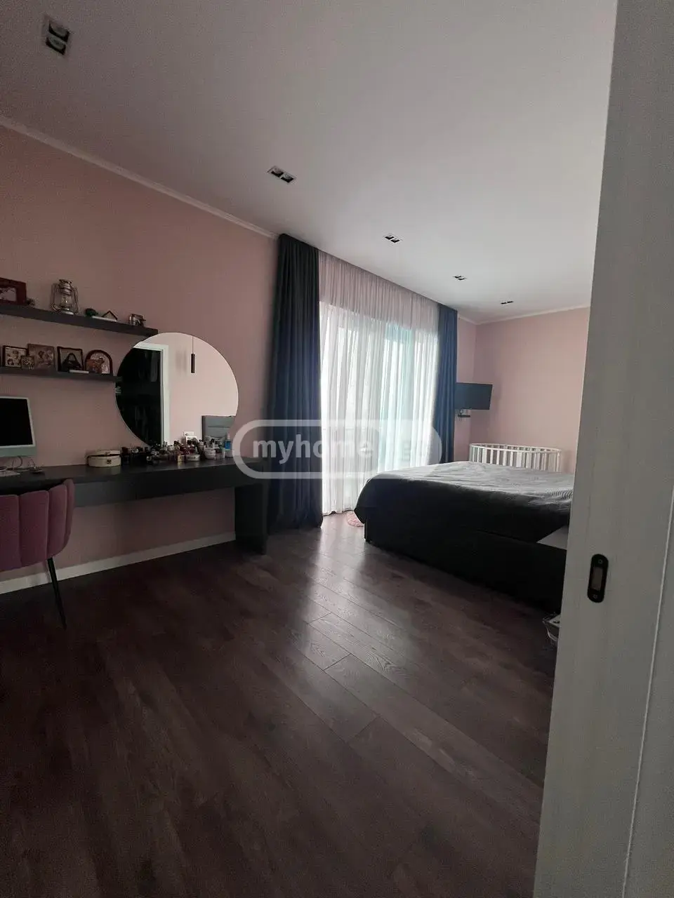 6 Room Private House For Rent In Mtatsminda view 4