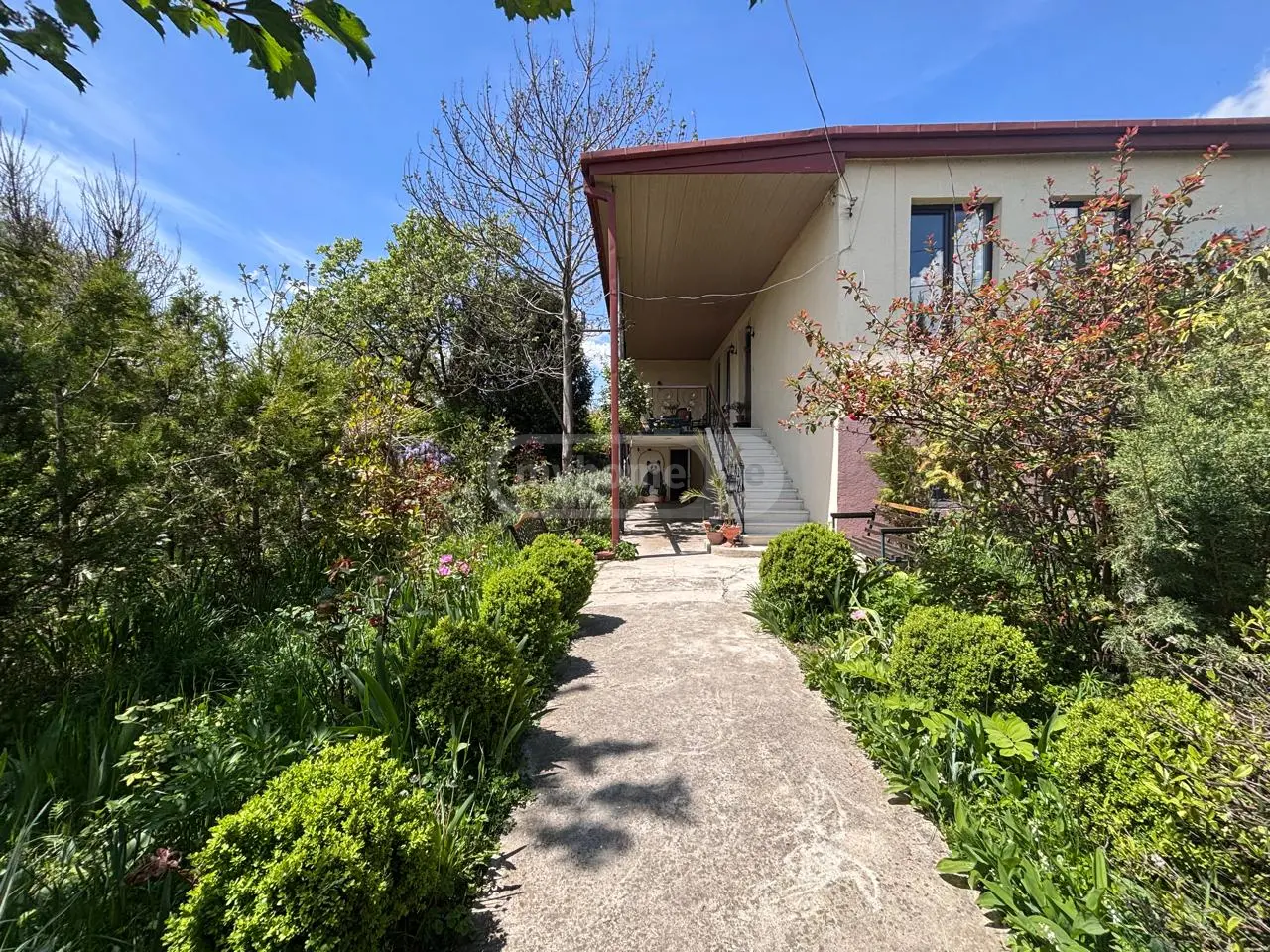 7 Room Country House For Sale view 1
