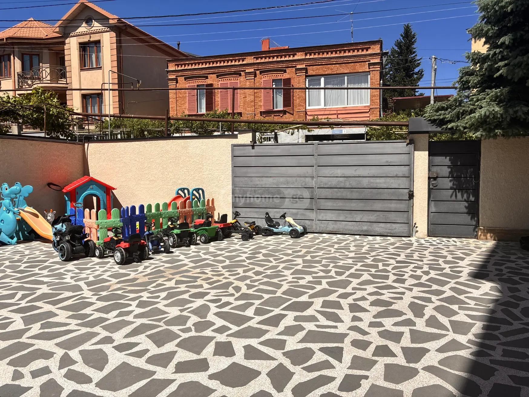 Full Building Commercial Area For Sale In Isani view 8