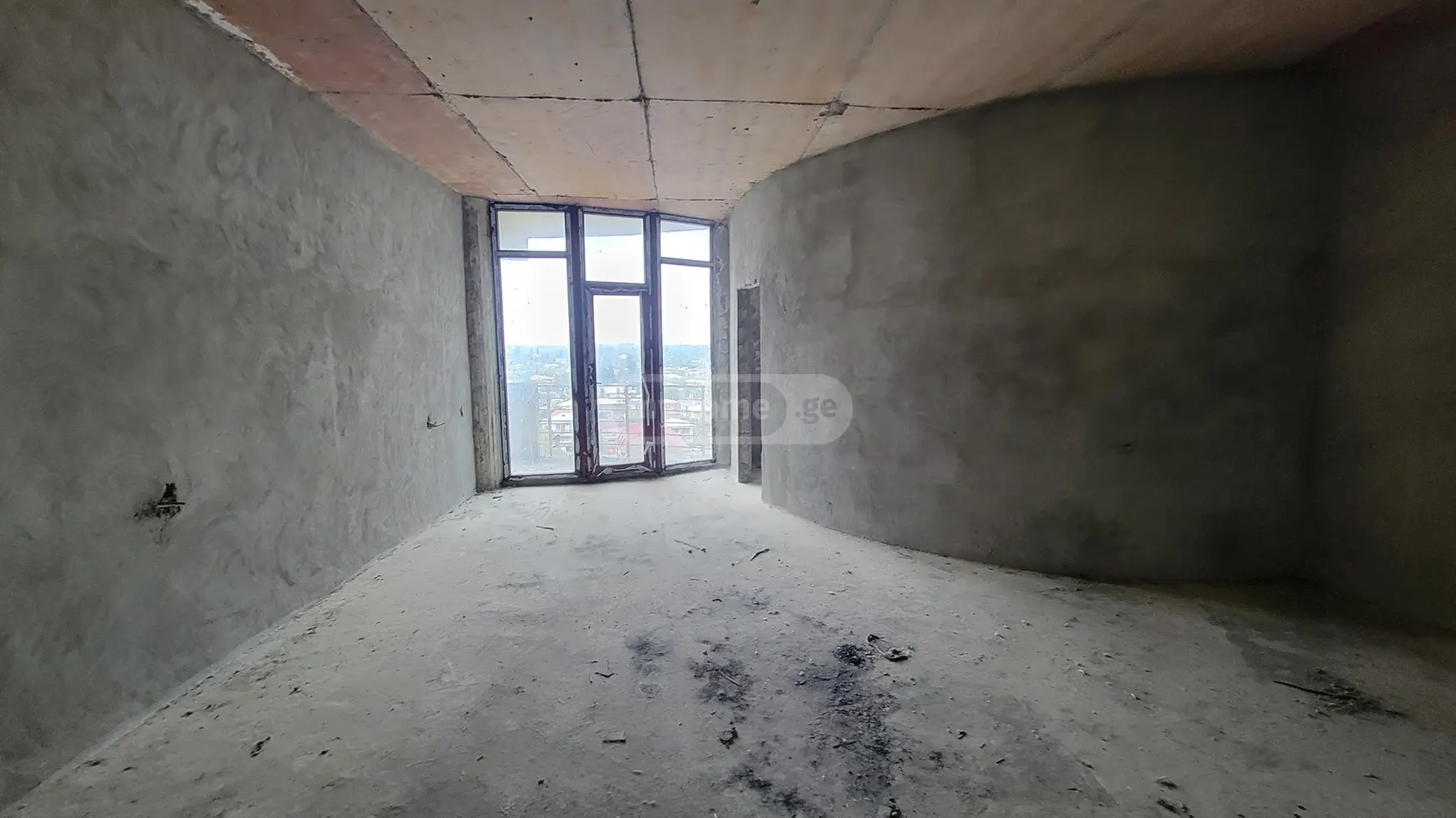 Продажа 4-комната Квартира view 2