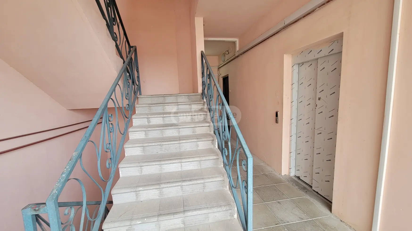 Продажа 4-комната Квартира view 9