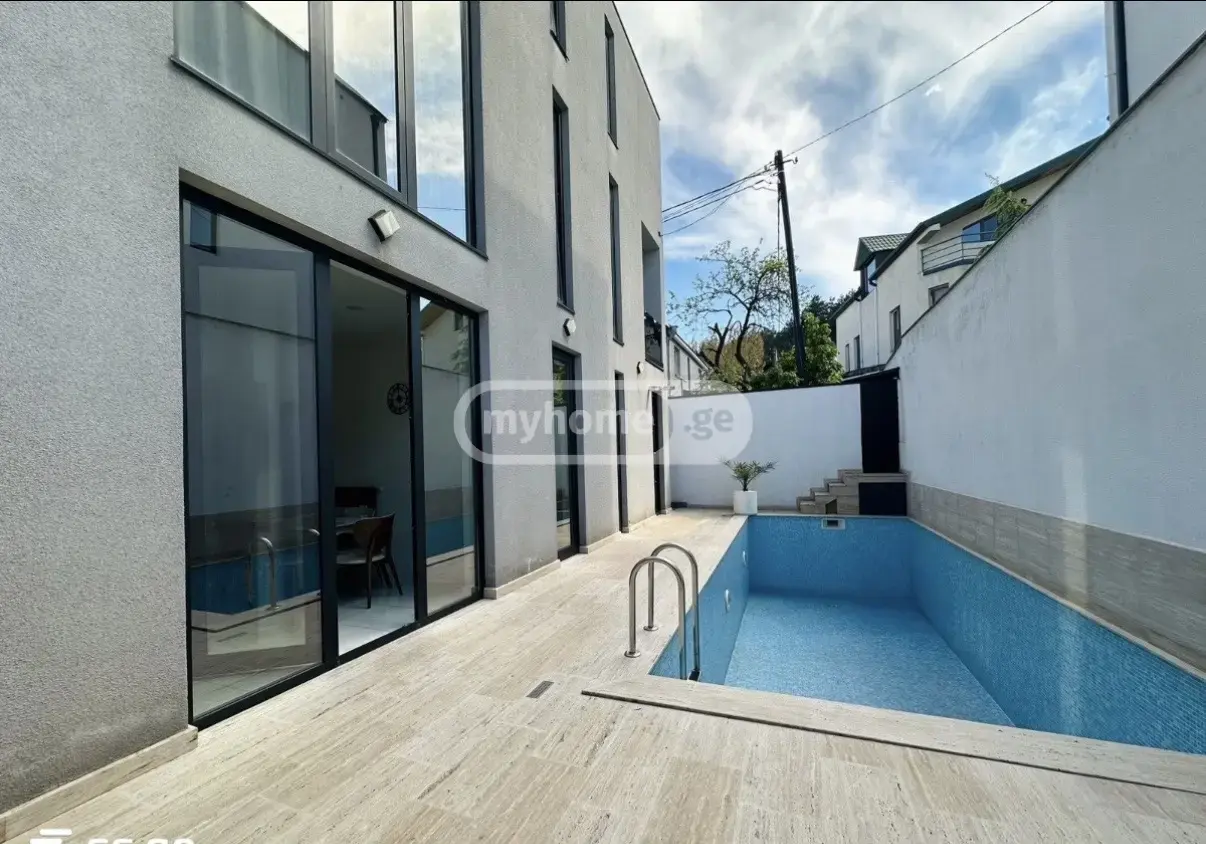 8 Room Private House For Rent In Vake view 6