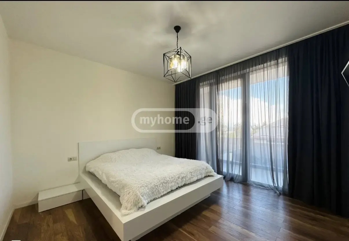 8 Room Private House For Rent In Vake view 3