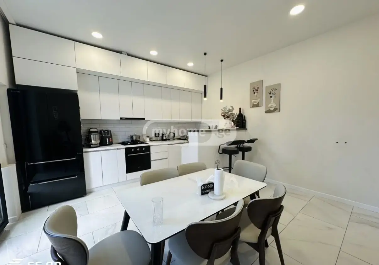 8 Room Private House For Rent In Vake view 5