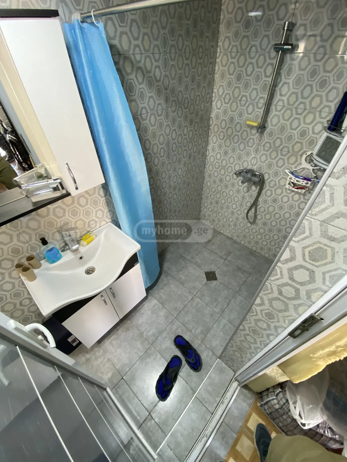 6 Room Hotel For Rent In Sanzona view 4