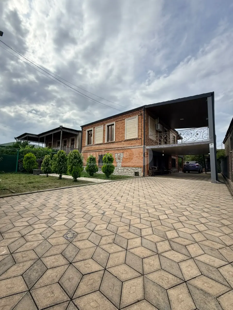 7 Room Private House For Sale view 4