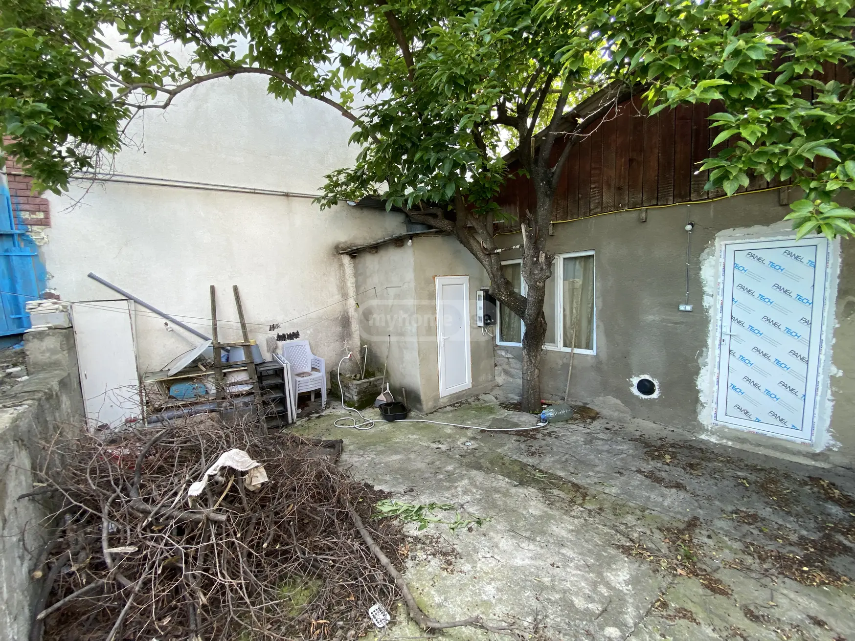 6 Room Hotel For Rent In Sanzona view 14