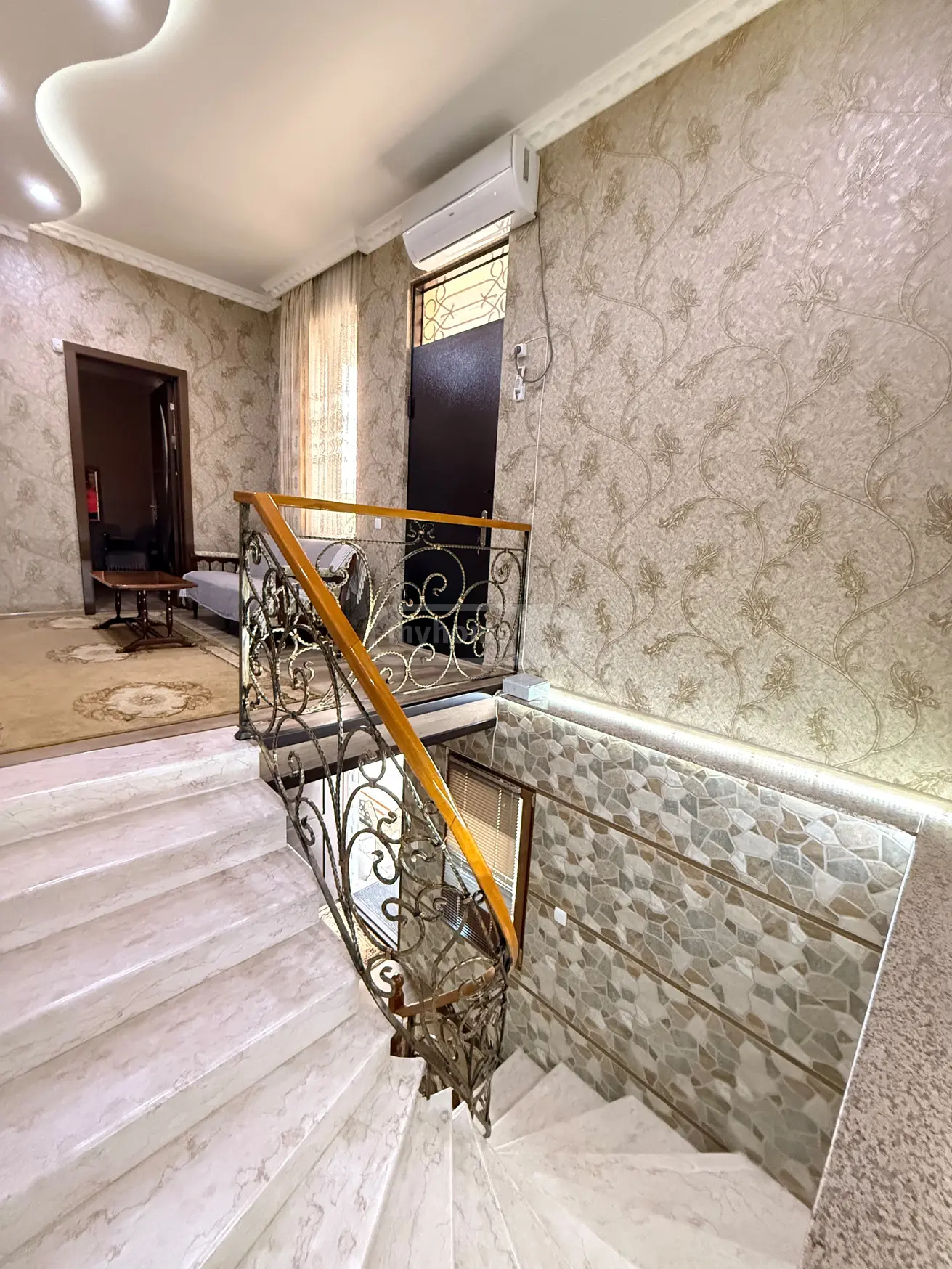 7 Room Private House For Sale view 12