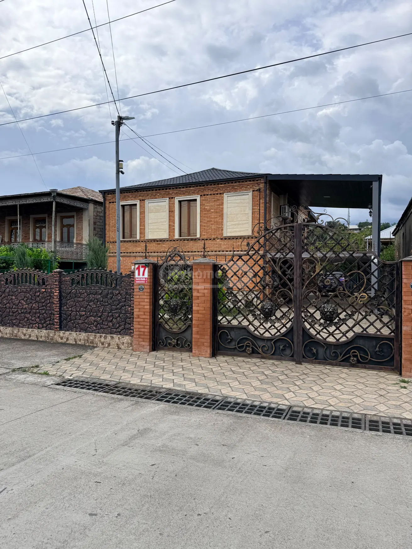 7 Room Private House For Sale view 1