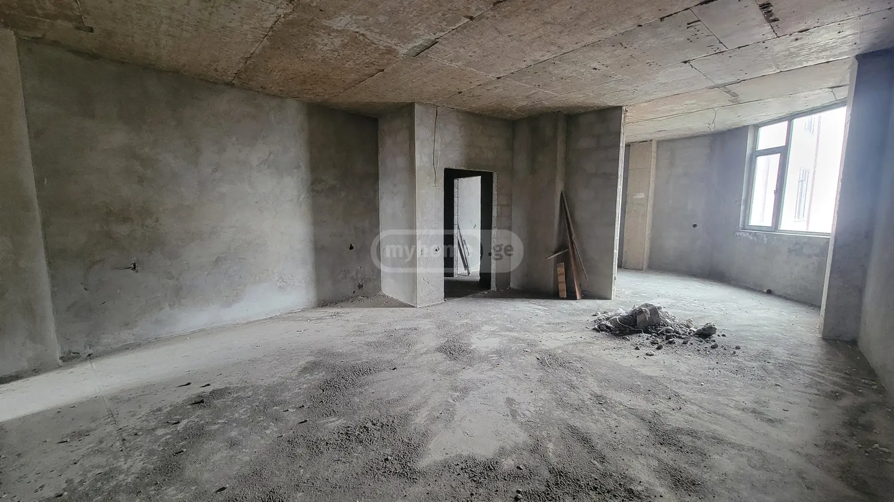 Продажа 4-комната Квартира view 2