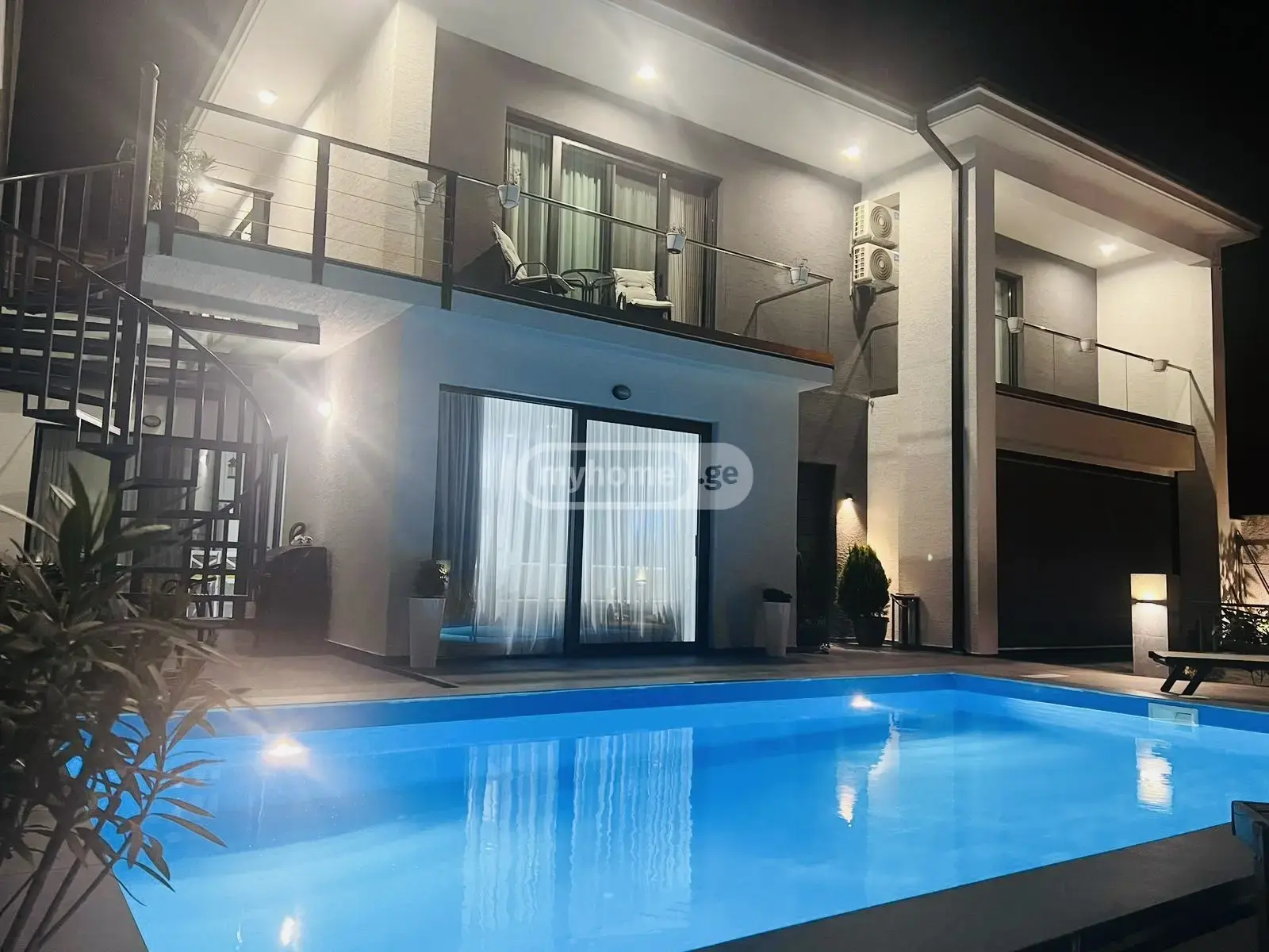 5 Room Private House For Rent In Mtatsminda view 1