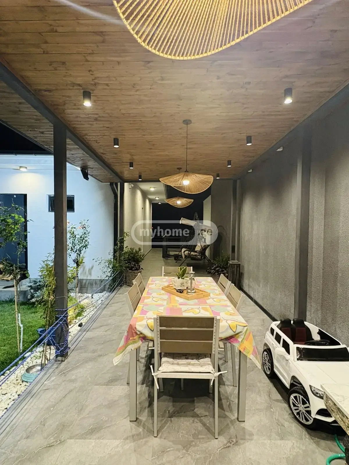 5 Room Private House For Rent In Mtatsminda view 2