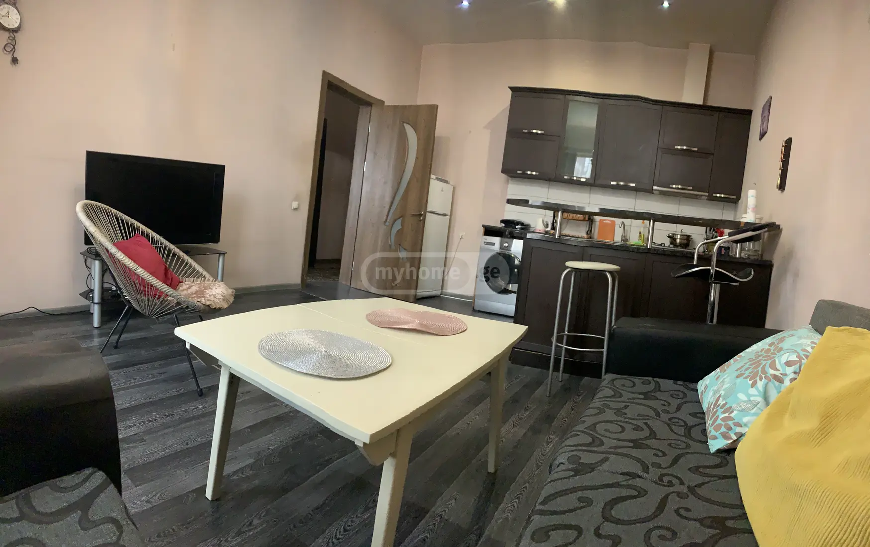6 Room Apartment Daily Rent In Chugureti view 2